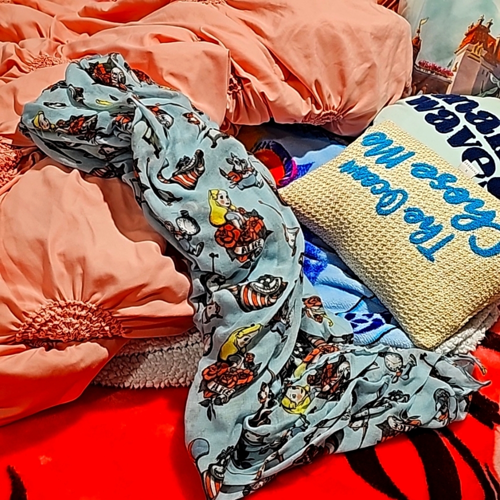 Disney Alice In Wonderland Scarf